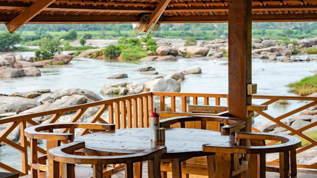 Leo Woods Hampi River View酒店 外观 照片
